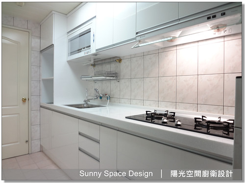 櫻花隱藏式抽油煙機與上櫃整合