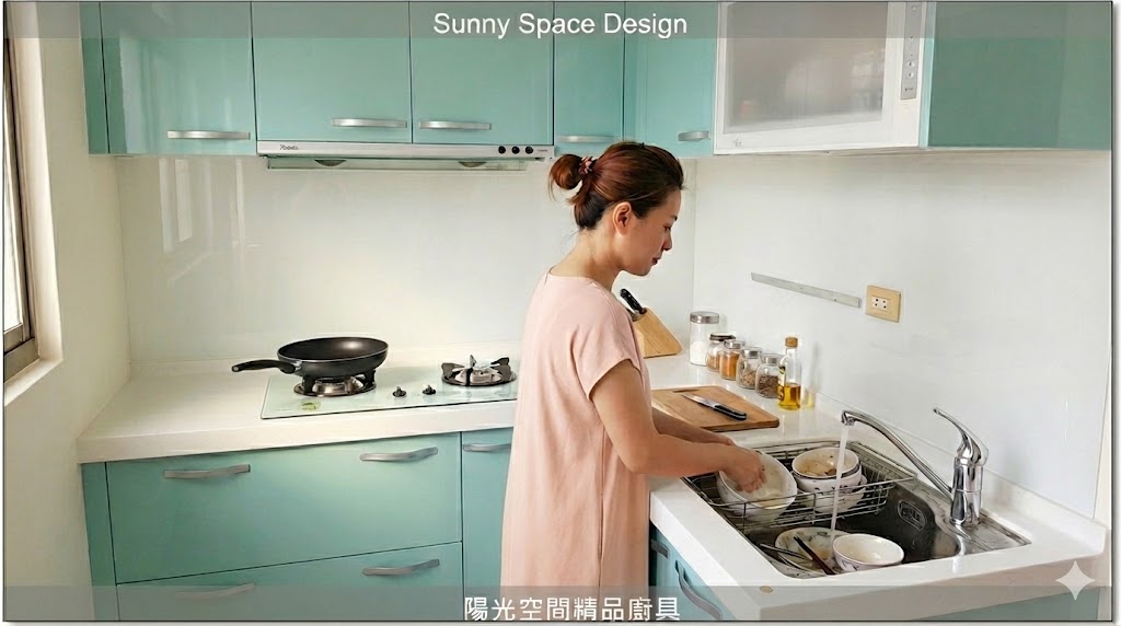 新北土城小坪數廚房改造，清新藍綠色結晶鋼烤廚具全景