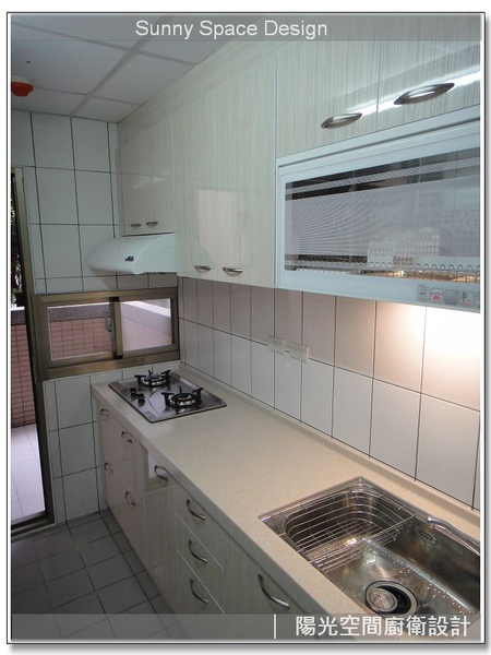 完工後溫馨舒適的廚房氛圍