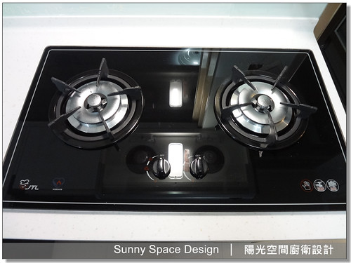 內湖成功路 L 型 197×147cm 木紋系廚房全景