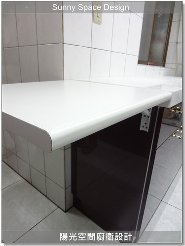 小側拉收納罐罐調味料的廚具內部細節