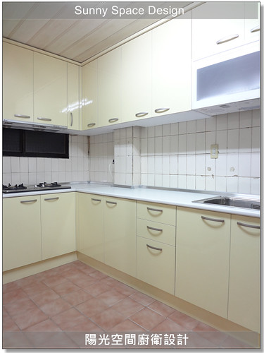 明亮乾淨的整體廚房完工照