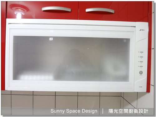 豪山雙口玻璃爐與紅色門板搭配