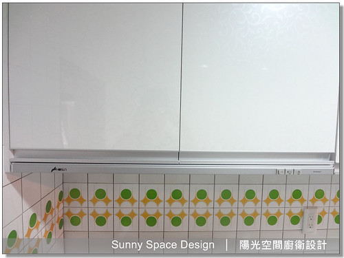 G型鋁把手與門板接合特寫