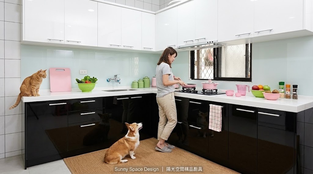 基隆百五街優雅黑白系 L 型廚房 × 水晶門板 × 六面結晶鋼烤｜陽光空間精品廚具