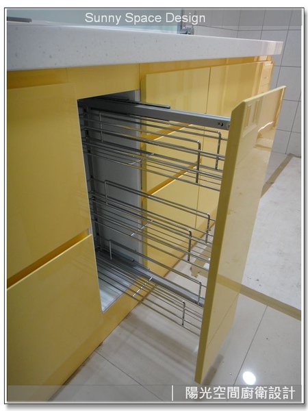 鵝黃色門板光澤質感