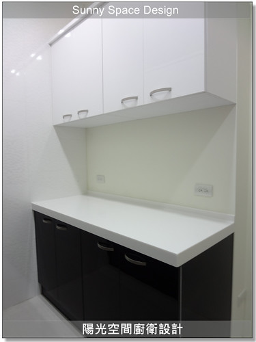 整體廚房完工後明亮氛圍