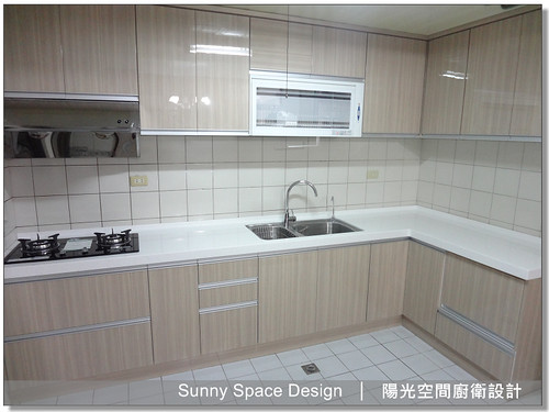 電鍋掀門收納櫃開啟與收合狀態