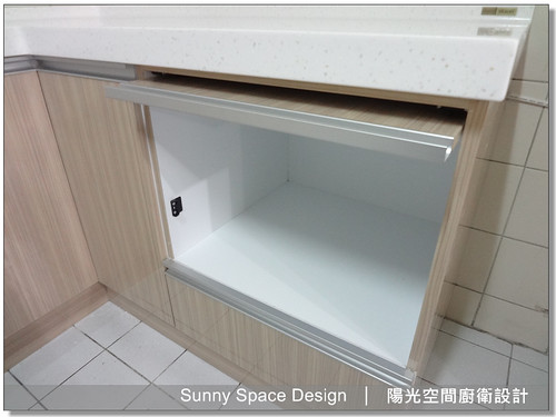 基隆樂利三街 336×153cm 淺木紋 L 型廚房全景