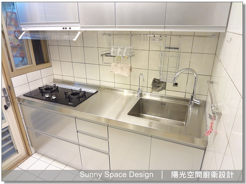 林內雙口玻璃爐 RB-26GN 與櫻花隱藏式抽油煙機 R-3500AL 高科技感搭配