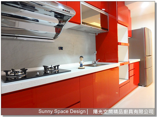 大紅水晶門板與樑柱修飾全景