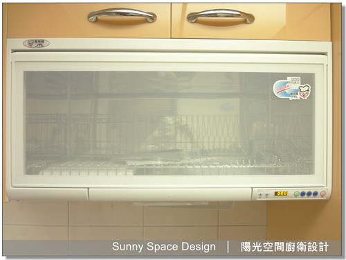 冰箱旁落地立板防濺水設計