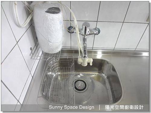 隱藏式抽油煙機與上櫃設計