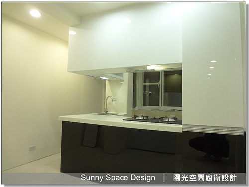 瓦斯爐區面向客廳的互動設計