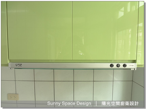 蘋果綠一字型廚房全景
