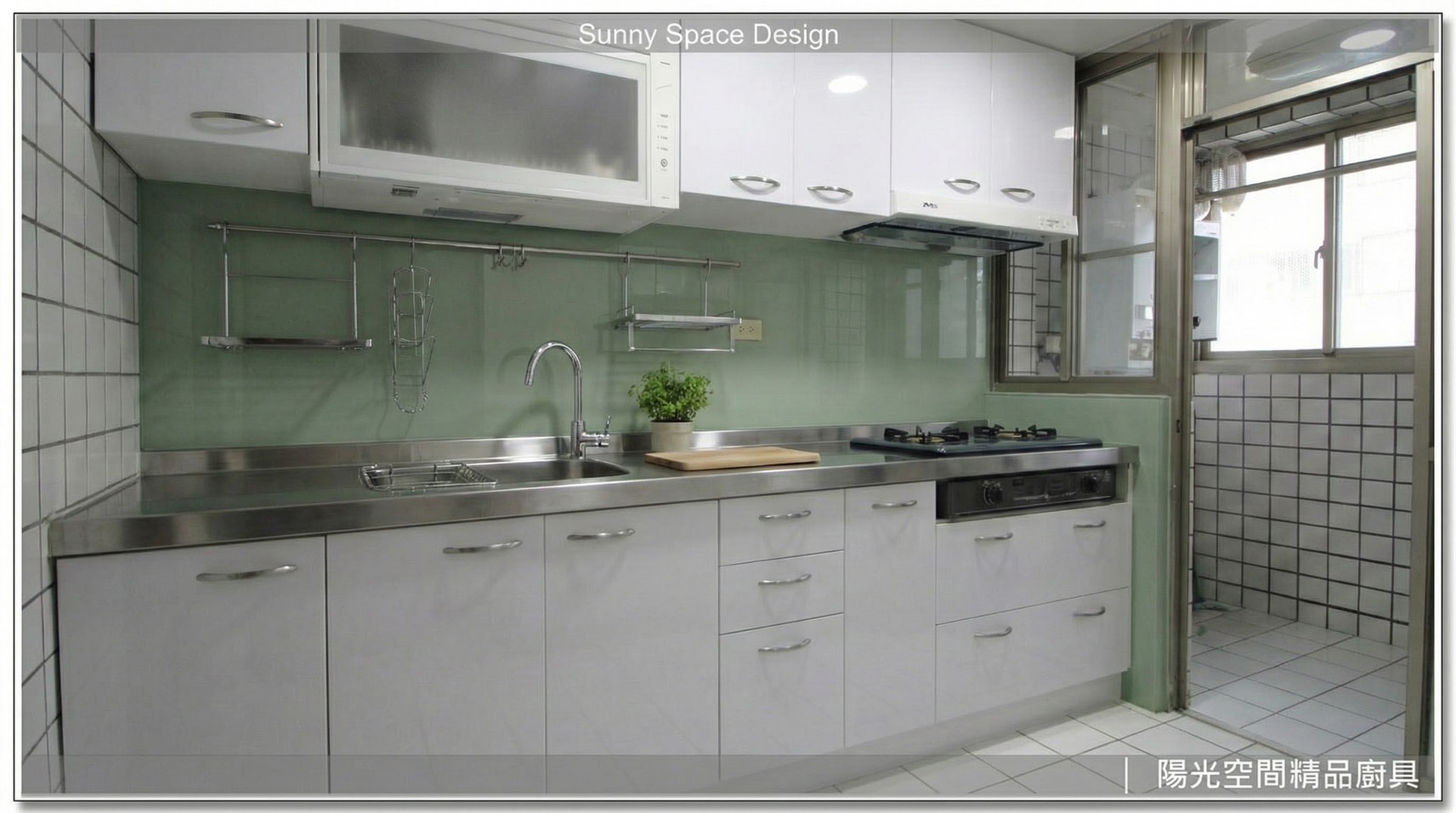 新莊西盛街不銹鋼一字型廚具 × 白色水晶門板 × 6cm厚檯面｜陽光空間精品廚具