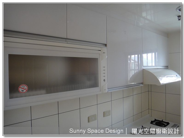 自然採光與水晶門板的光影效果