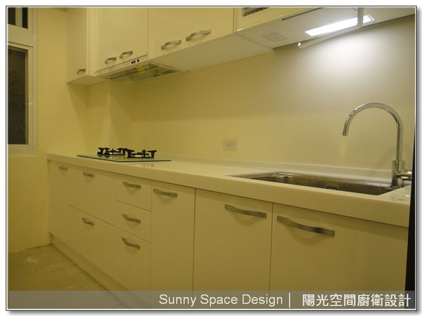 櫻花玻璃爐與隱藏式油煙機配置