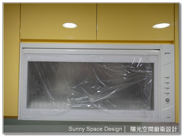 木質緩衝三抽屜配置