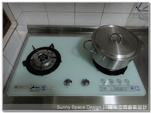 腳柱式設計方便底部清潔