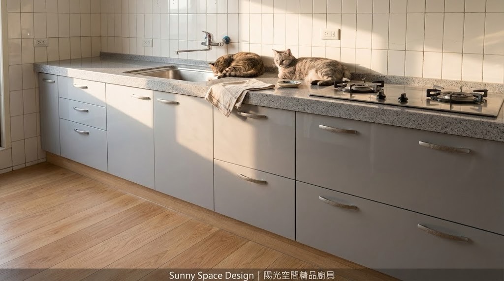 台北忠孝東路一字型廚具 × 純下櫃設計 × 銀灰水晶門板｜陽光空間精品廚具