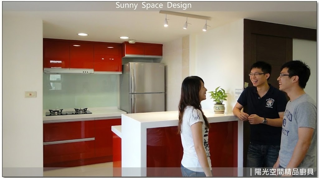 中和景平路亮紅跳色廚具 × ㄇ字型吧檯設計｜陽光空間精品廚具