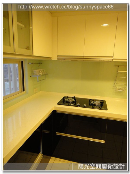 完工後乾淨俐落的廚房氛圍