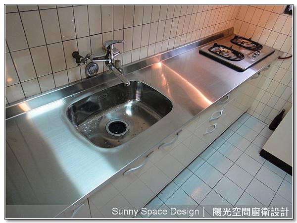 肩高電器櫃量身打造收納平台