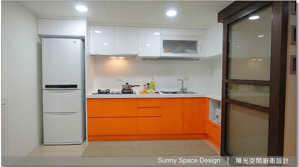 汐止福德一路糖果色廚房 × 結晶鋼烤門板 × 轉角收納設計｜陽光空間精品廚具