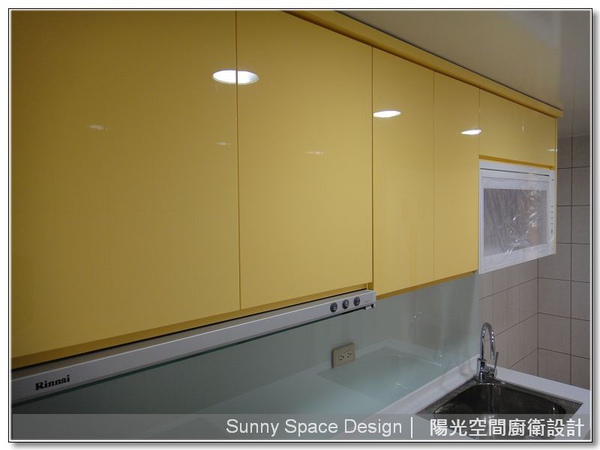 土城永寧路鵝黃色L型廚具全景