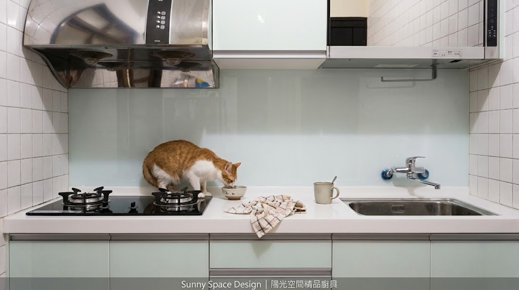 桃園博愛街一字型現代廚具 × 韓國人造石 × 烤漆玻璃牆面｜陽光空間精品廚具