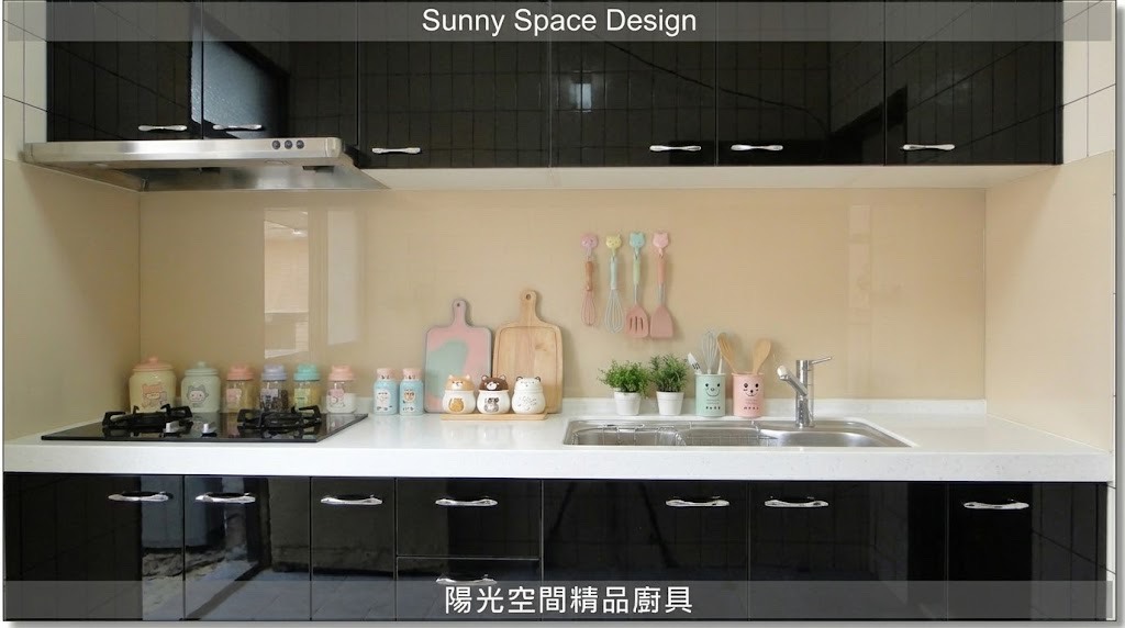 內湖康寧街黑色結晶鋼烤廚房 × 韓國人造石 × 防蟑大水槽