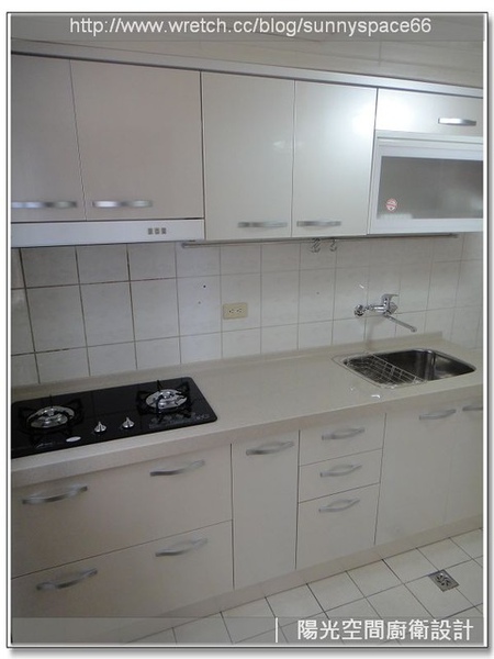 完工後清爽俐落的廚房空間