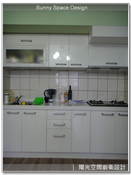 完工後簡潔俐落的廚房氛圍