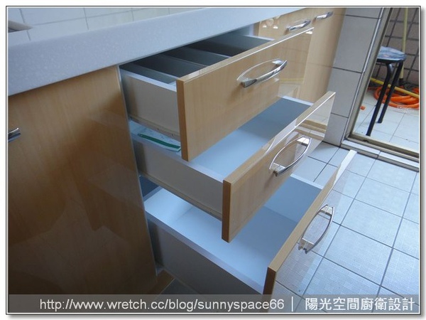 新莊中平路木紋一字型廚具全景