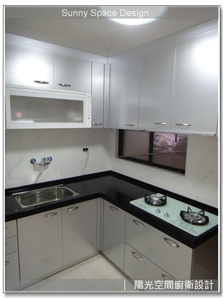 瓦斯爐下收納空間