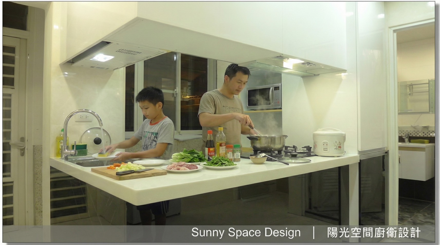 台北八德路 ㄇ字型廚房 × 結晶鋼烤門板 × 隱藏式隔間 × 人造石檯面｜陽光空間精品廚具