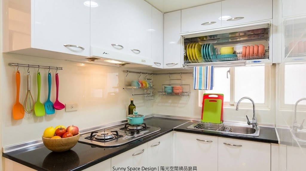 板橋龍興街L型黑白配廚具全景