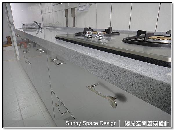 桃園陽明二街銀色水晶廚具全景