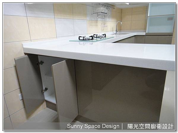 上封板內縮設計與整體一致性