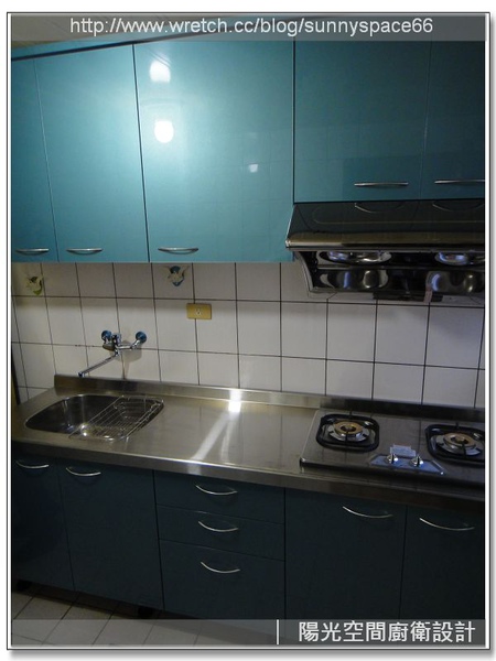 腳柱設計與底部清潔空間