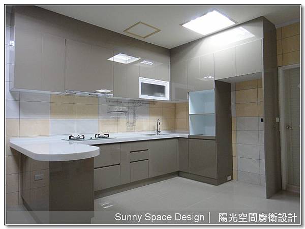 冰箱立板挖孔整合電燈開關