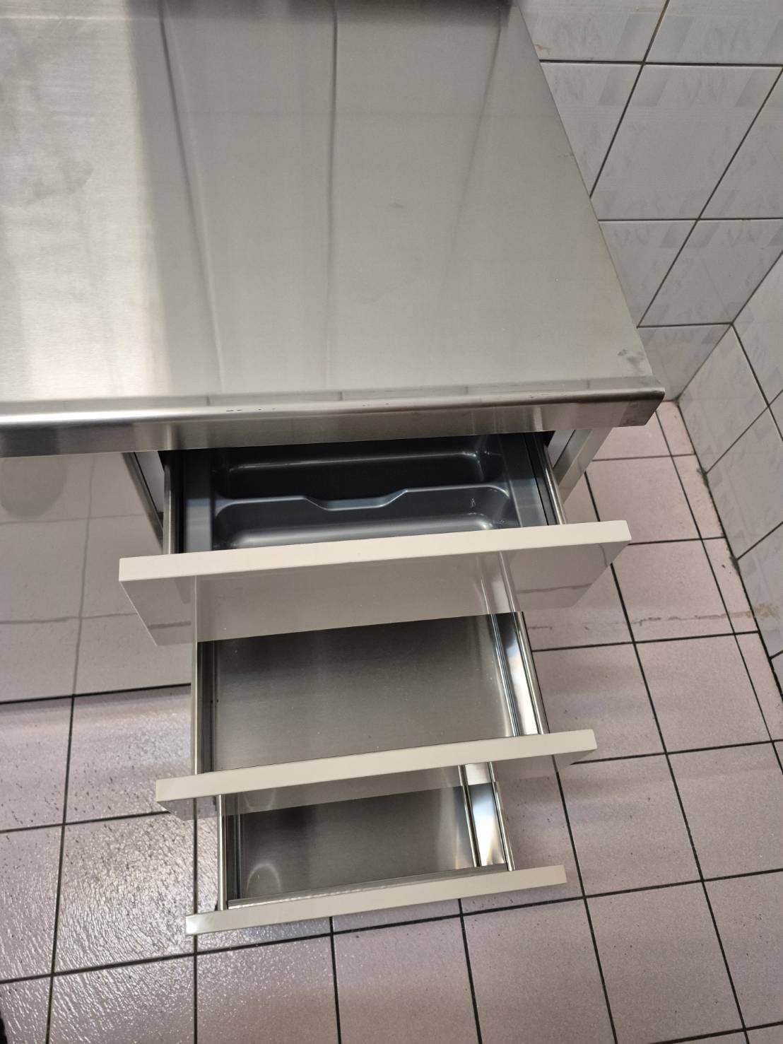 抽屜收納細節 不鏽鋼三抽與304不鏽鋼檯面