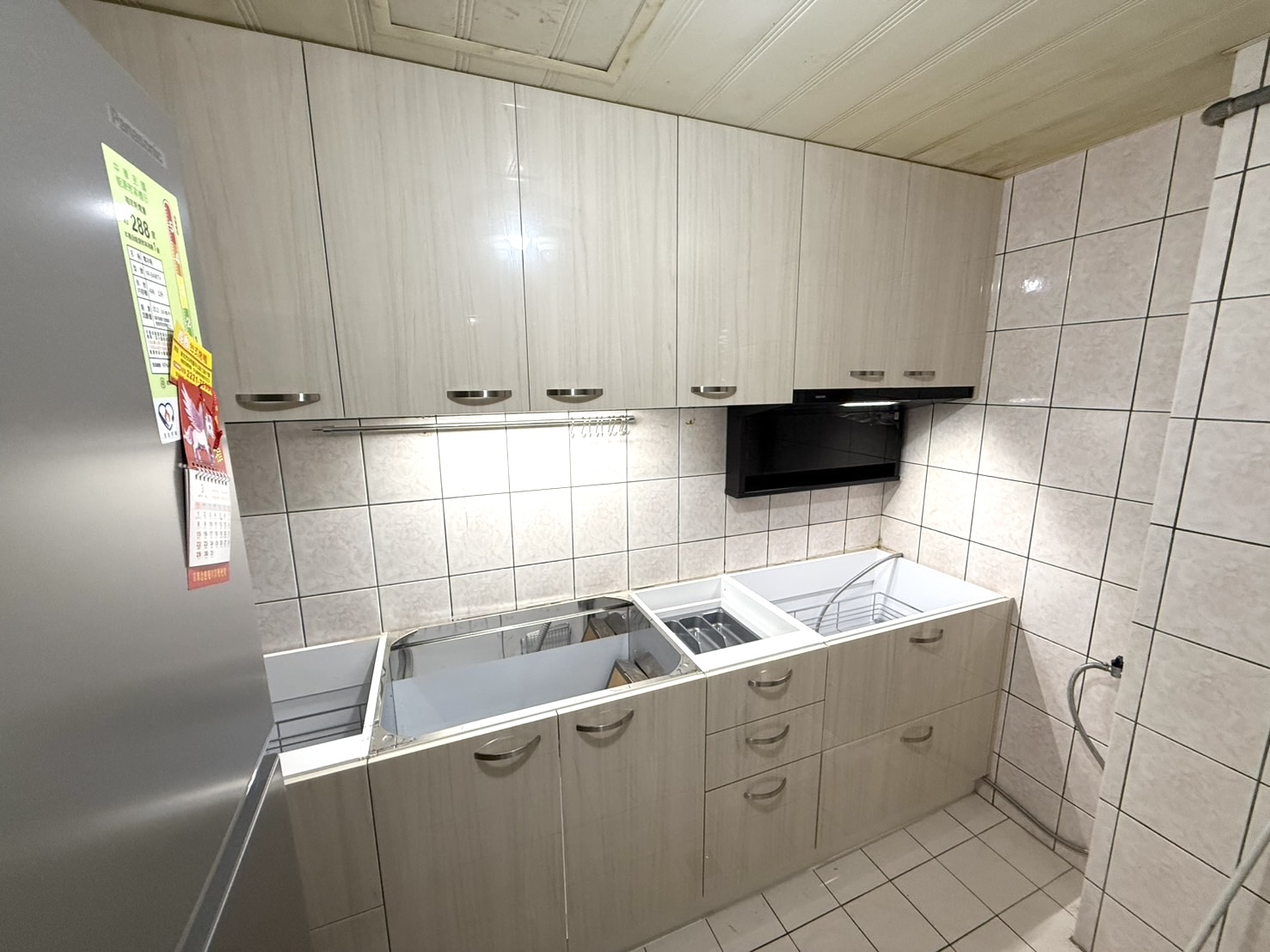 抽油煙機上櫃內部細節 半隱藏近吸除油煙機排管