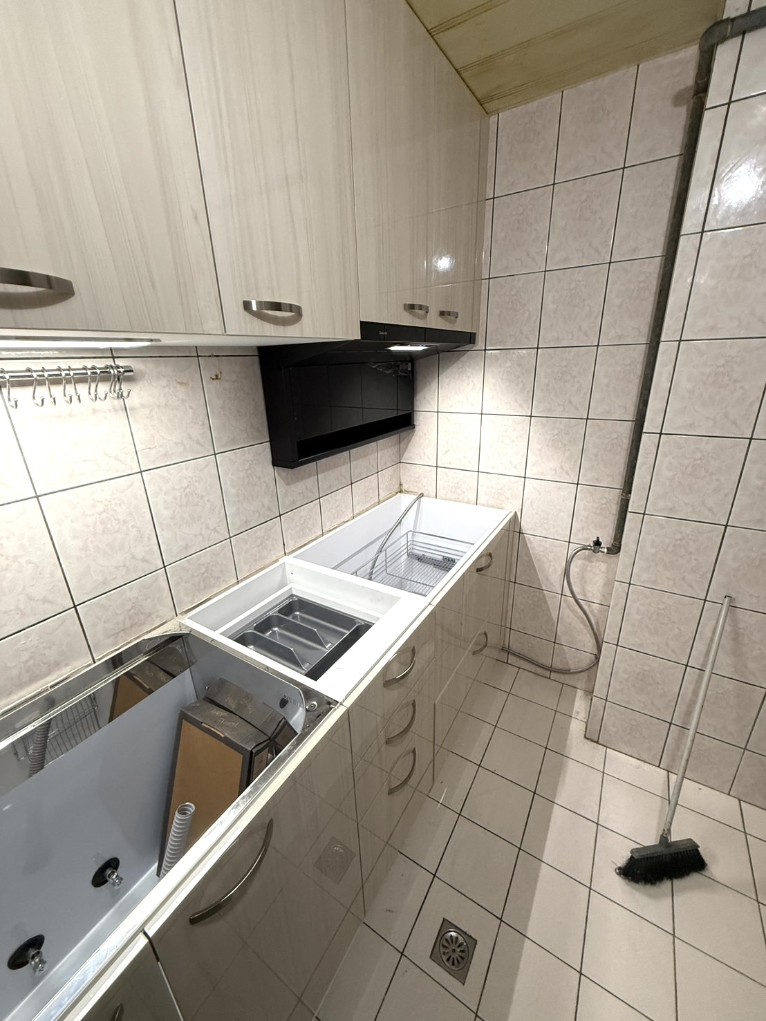 中和民安街 完工正面全景 石英石檯面水晶門板