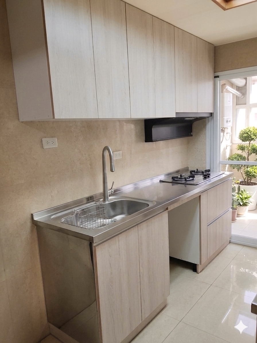 桃園蘆竹雙排型廚具 淺木紋美耐門板與304不鏽鋼檯面主作業區