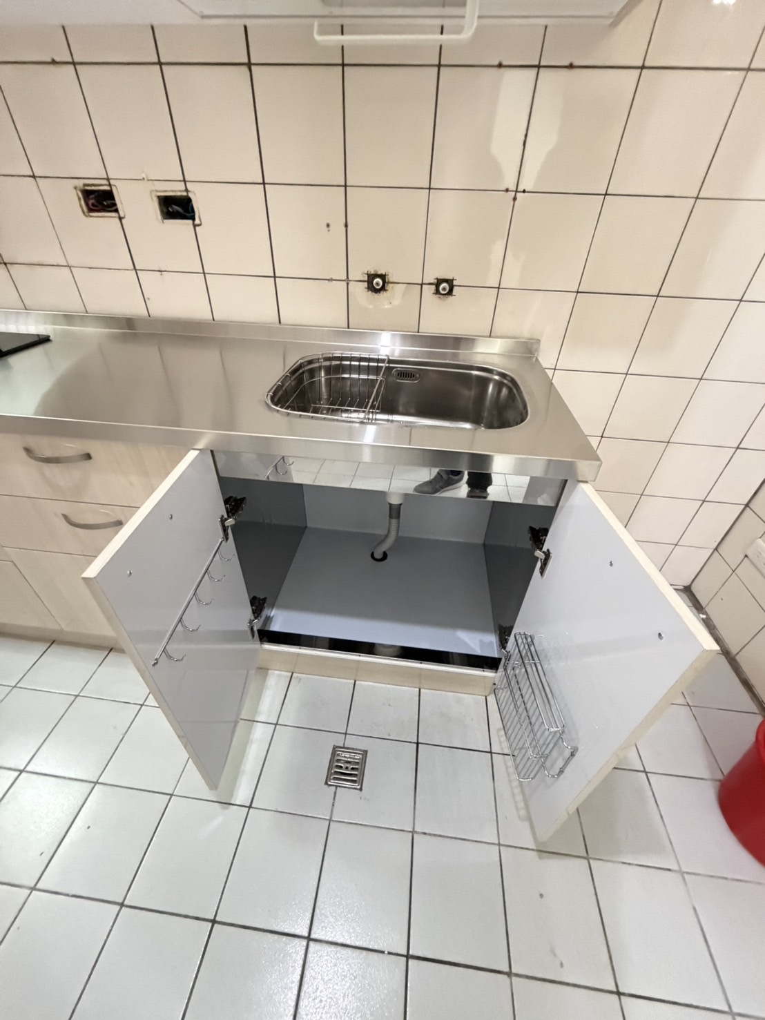 楊梅一字型廚房 不鏽鋼水槽與檯面細節