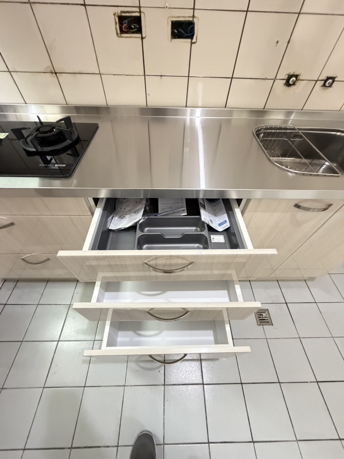 楊梅不鏽鋼廚具 瓦斯爐與天然瓦斯開關避讓設計細節