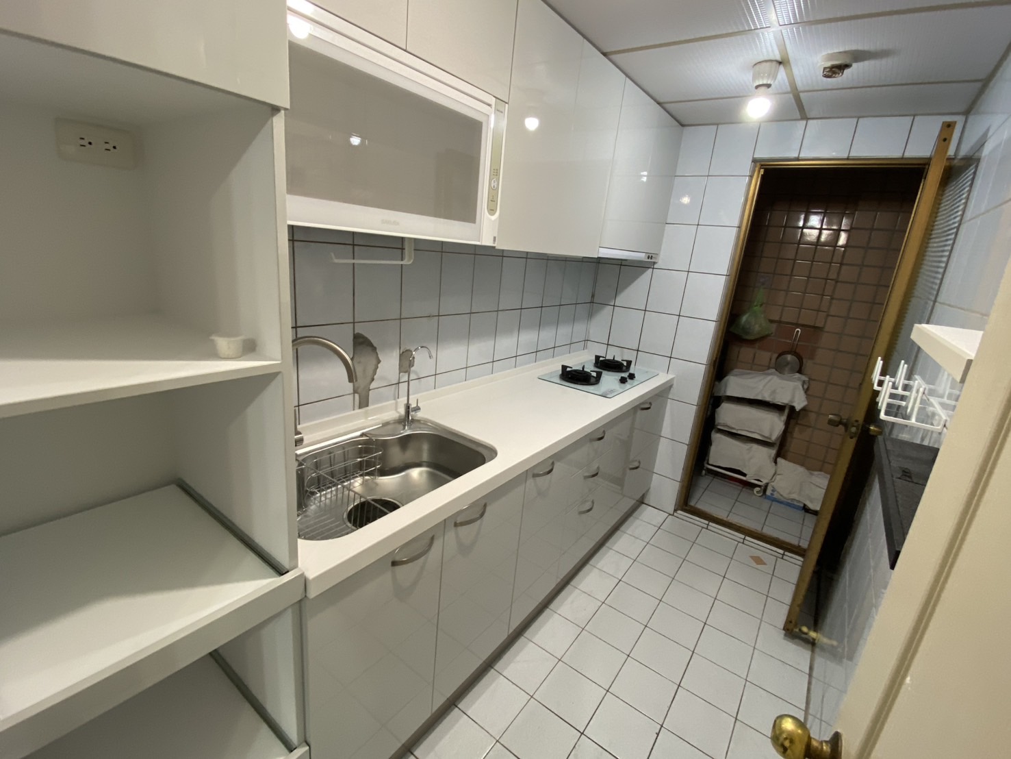 三峽介壽路 完工全景與45公分電器櫃 石英石檯面