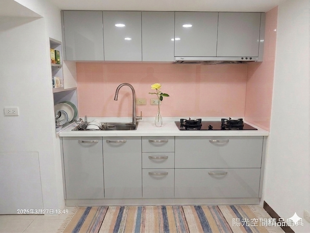 內湖金湖路 一字型廚房 淺灰色結晶鋼烤門板 韓國人造石檯面